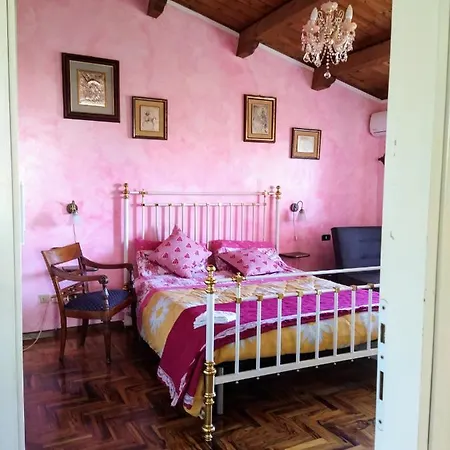 Santa Barbara Nocleg ze śniadaniem 3*