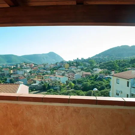 לינה וארוחת בוקר Santa Barbara 3*